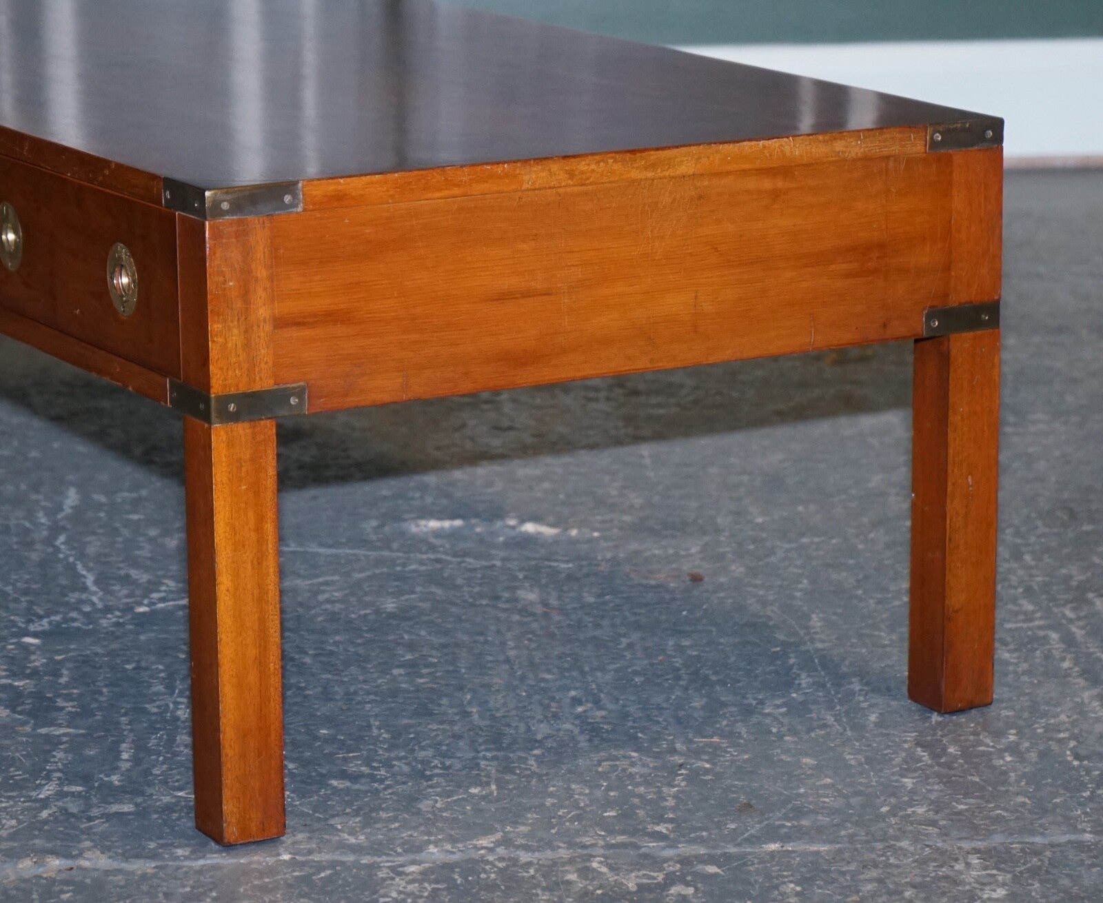 RESTORED BURR YEW & ELM BRASS MILITARY CAMPAIGN 3 DRAWER COFFEE TABLE