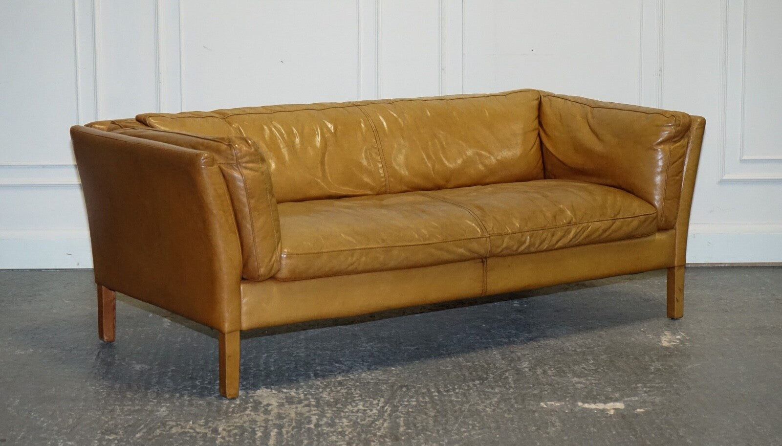 VERY COMFORTABLE CONTEMPORARY HALO GROUCHO BROWN TAN LEATHER TWO TO THREE SOFA