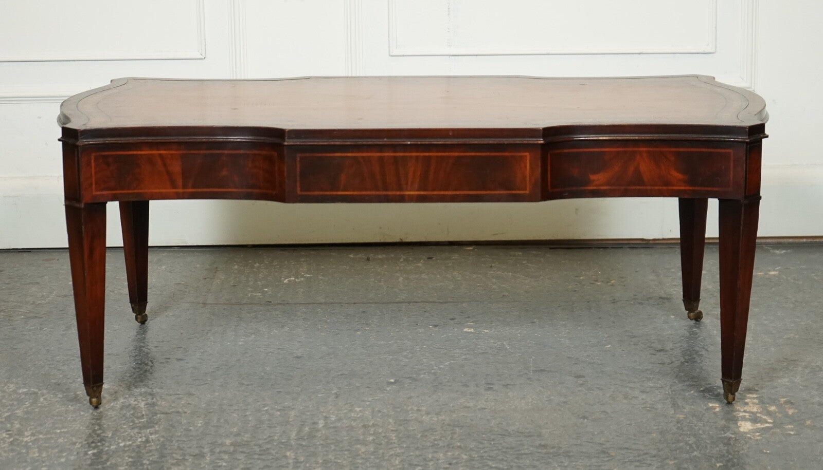 VINTAGE HEIRLOOM WEIMAN BROWN LEATHER TOP COFFEE TABLE