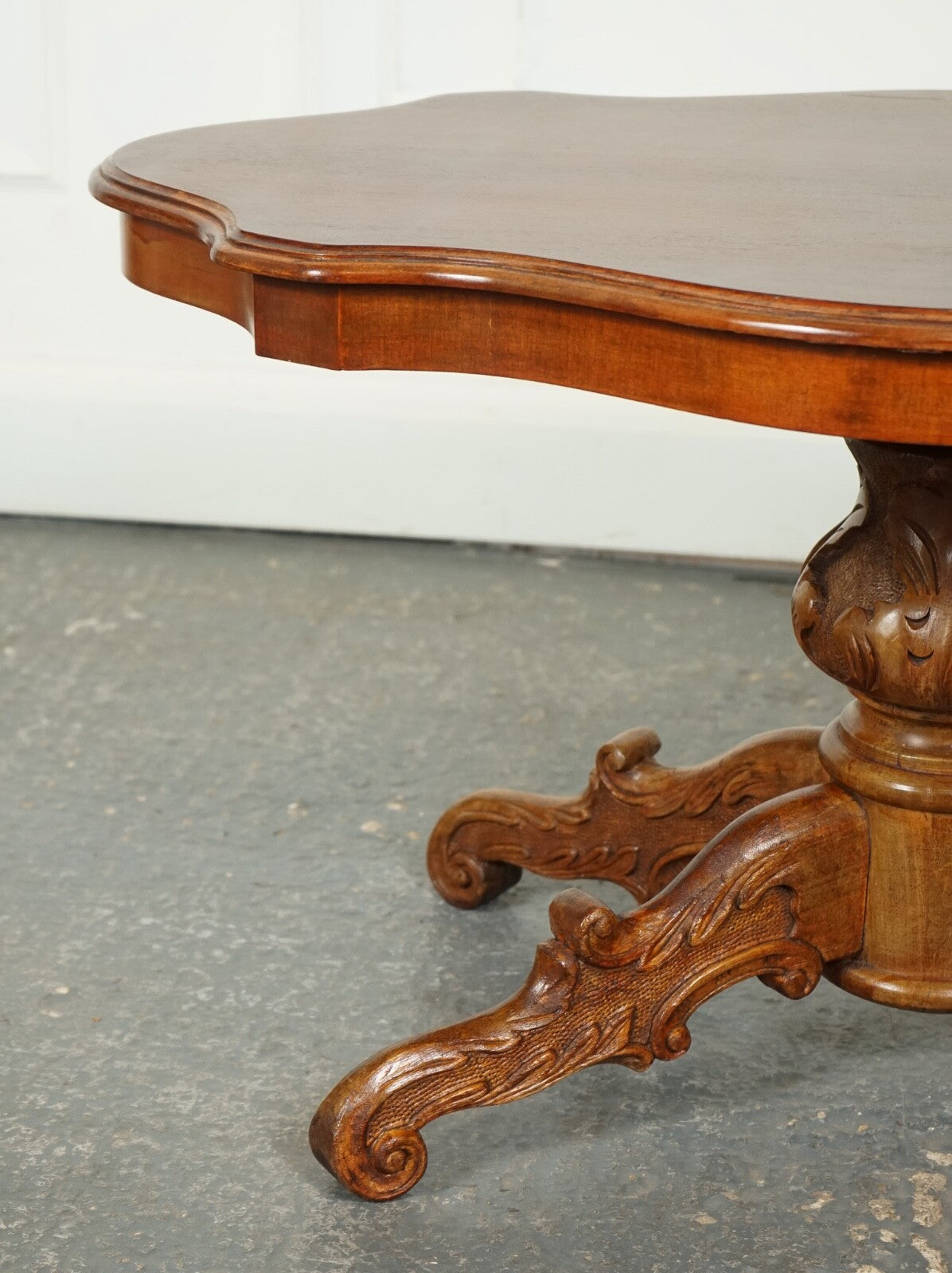 VINTAGE ITALIAN WALNUT BAROQUE COFFEE TABLE J1