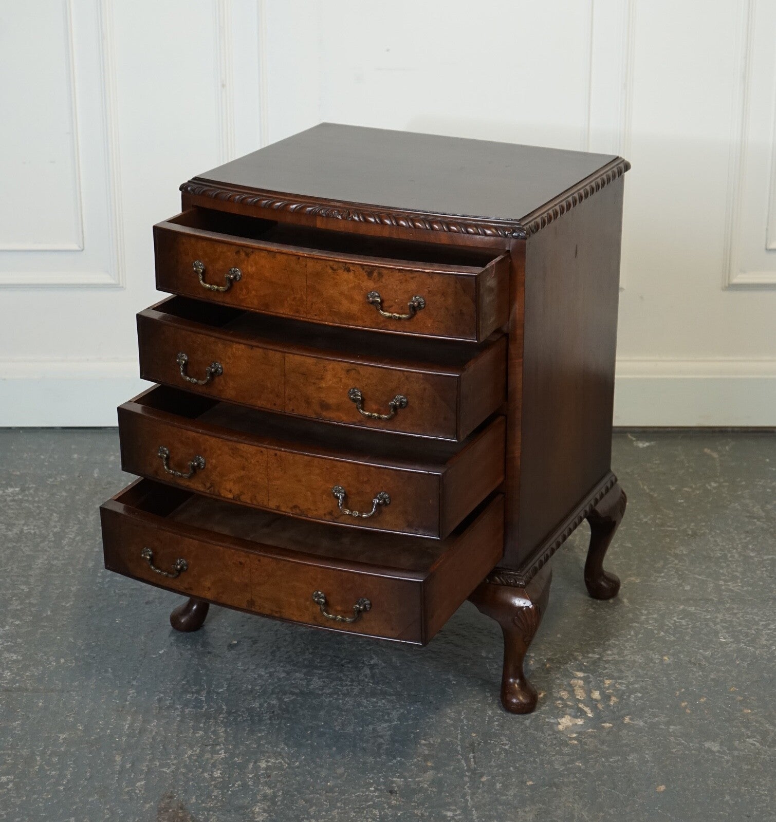 FIGURED VICTORIAN WALNUT BOW FRONTED CHEST OF DRAWERS RAISED ON QUEEN ANNE LEGS