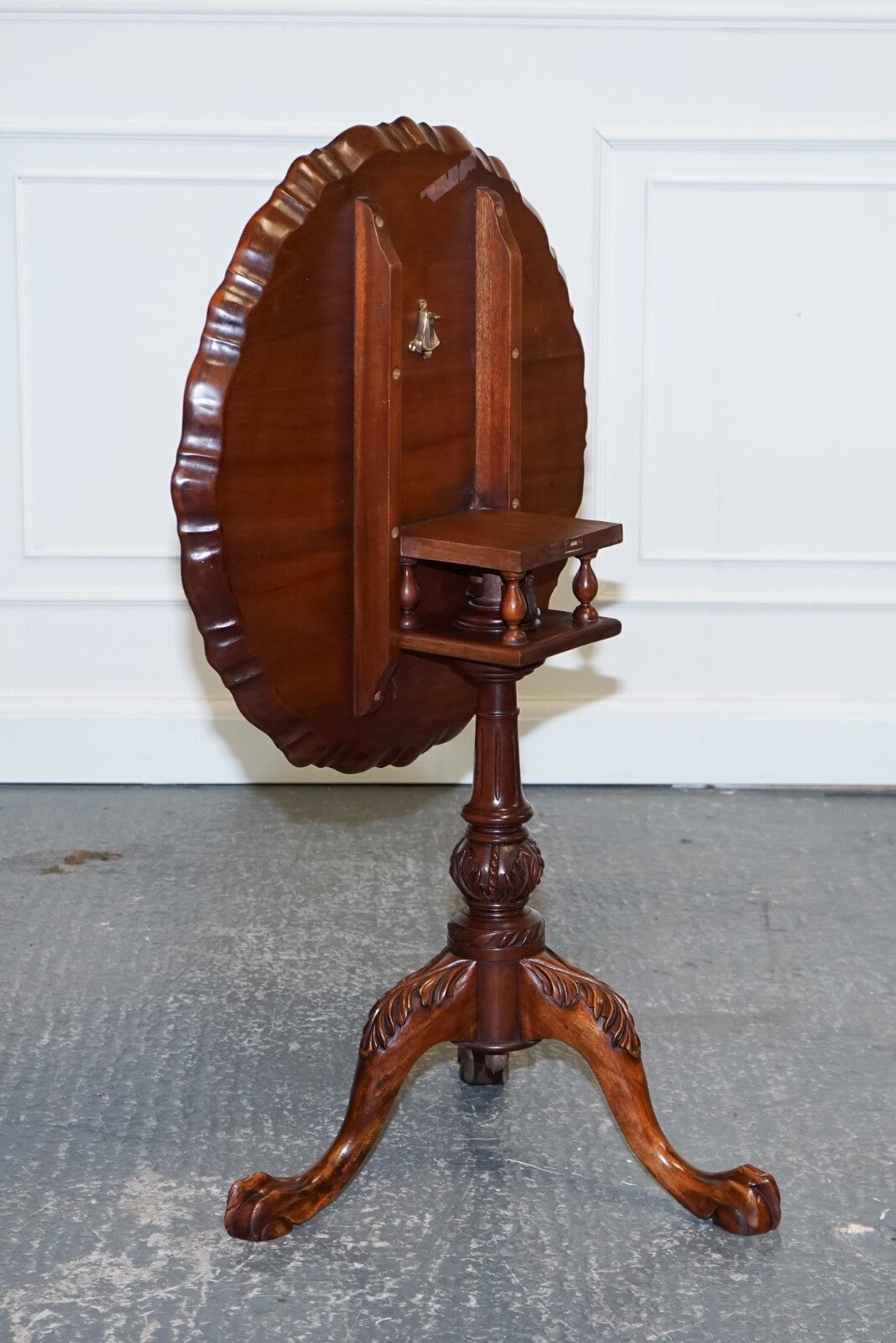 LOVELY LARGE HARDWOOD LARGE PIE CRUST TILT TOP SIDE WINE PLANT LAMP TABLE