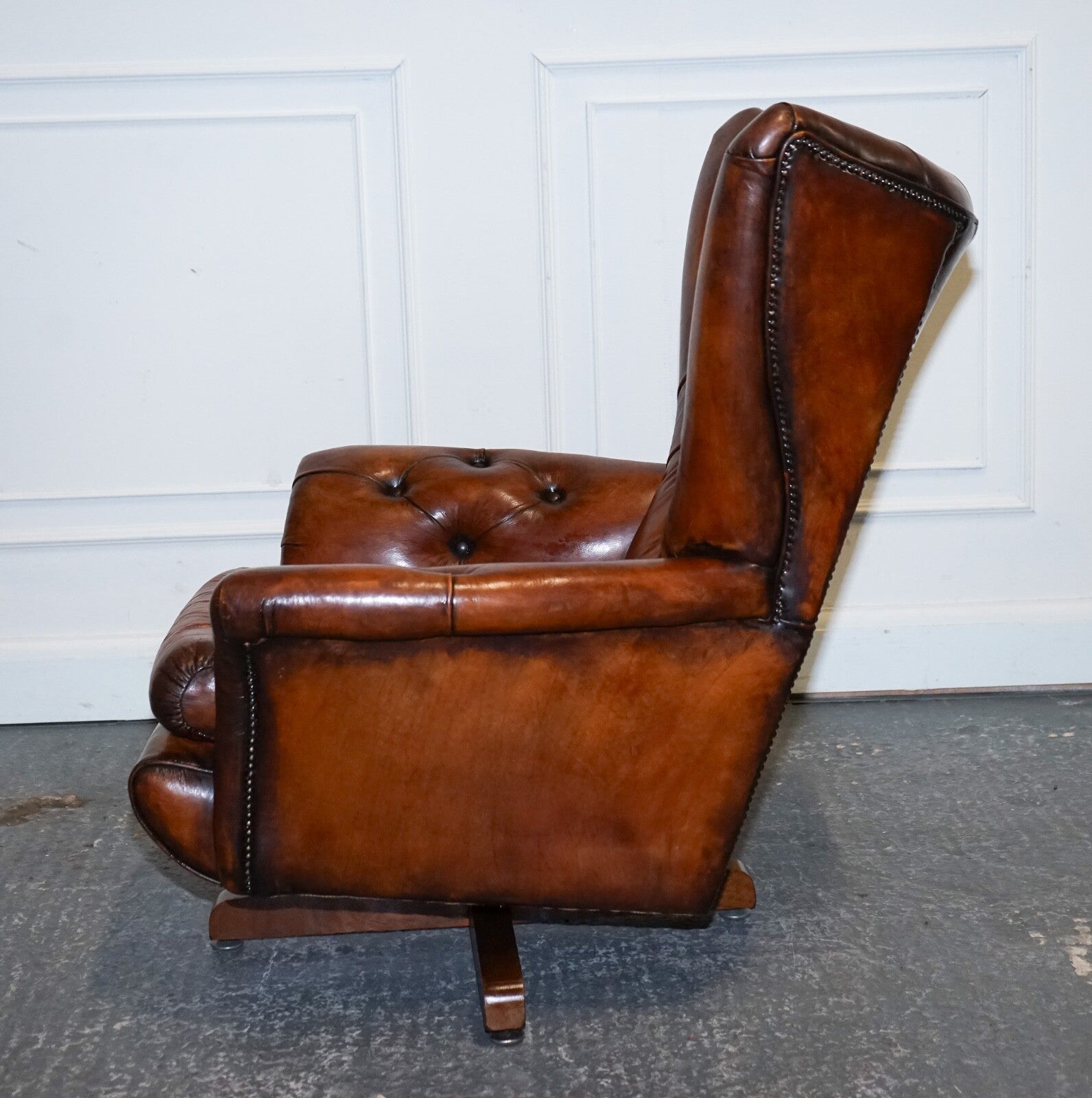 VINTAGE FULLY RESTORED HAND DYED BROWN LEATHER RETRO LOUNGE CHAIR AND FOOTSTOOL