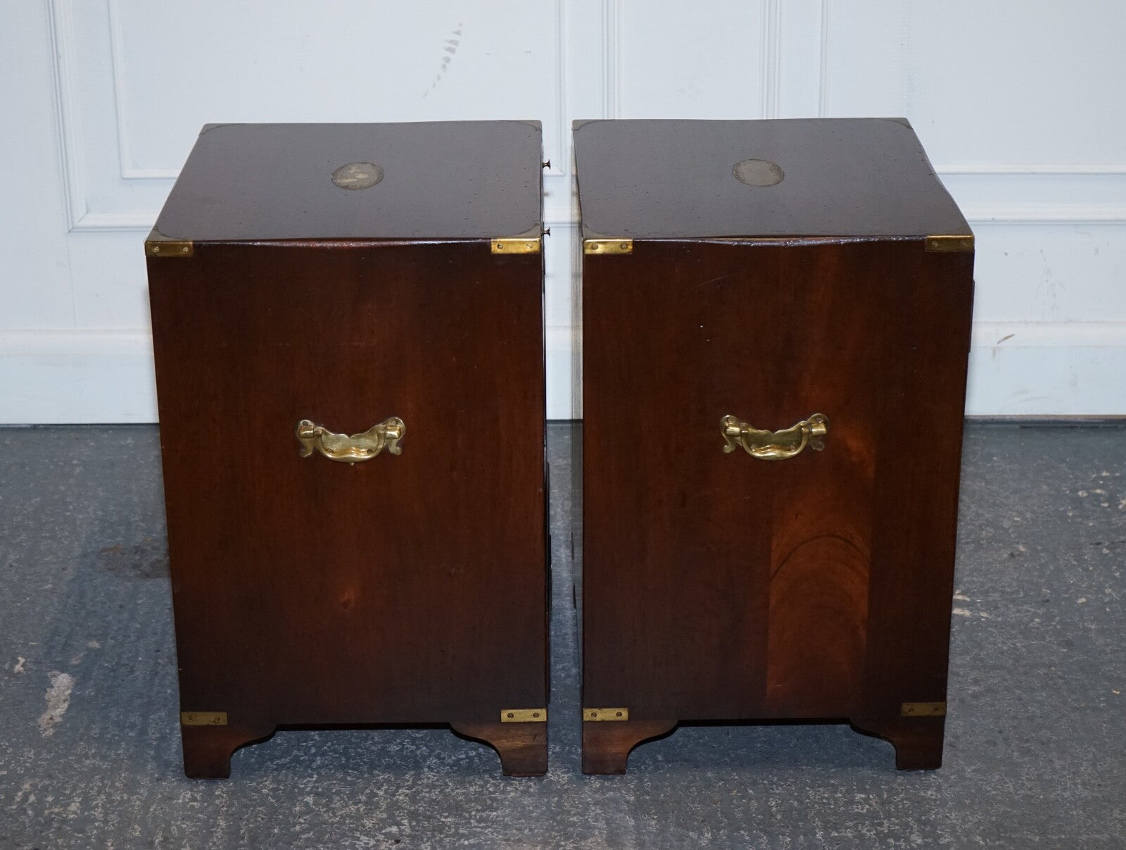 PAIR OF MILITARY CAMPAIGN BEVAN FUNELL BEDSIDE TABLES NIGHTSTANDS TWO DRAWERS