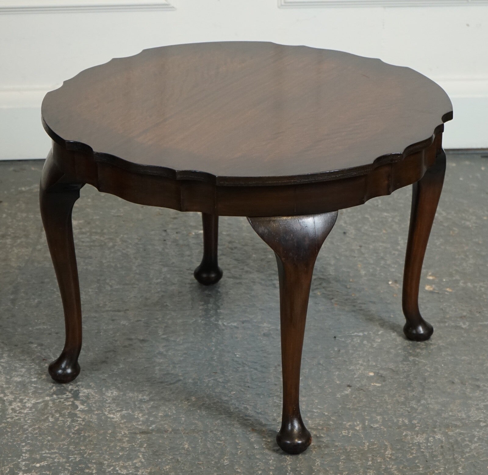 LOVELY SMALL PIE CRUST SHAPED EDGES HARDWOOD SIDE TABLE J1