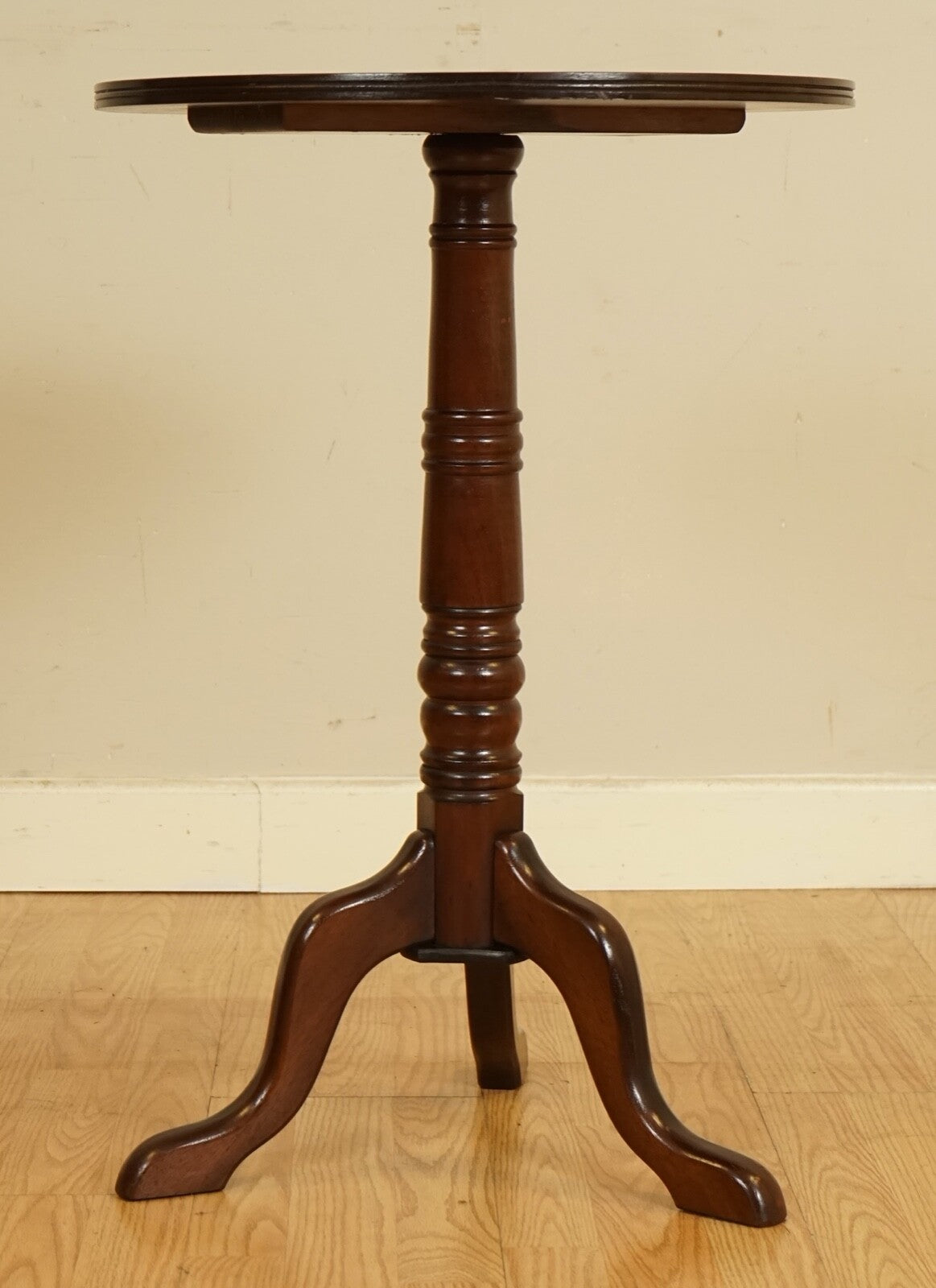 STUNNING VICTORIAN SIDE TABLE/WINE TABLE ON ELEGANT TRIPOD LEGS
