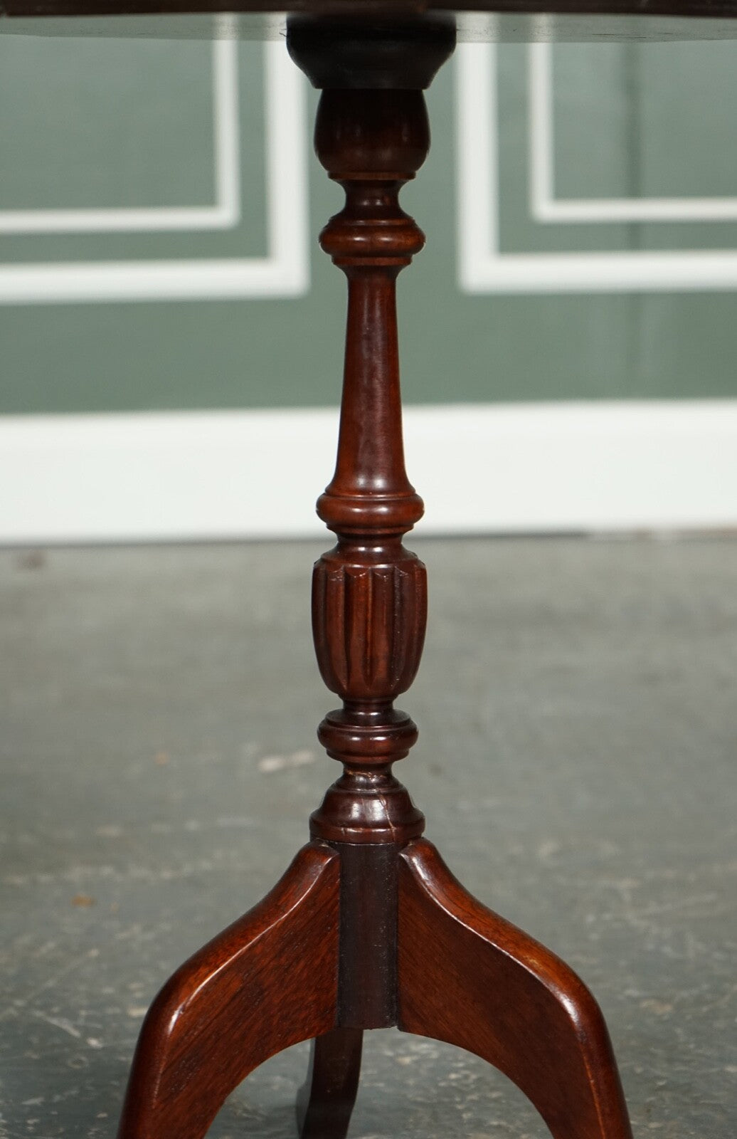 VINTAGE GREEN LEATHER TOP PLANT WINE SIDE STAND ON TRIPOD FEET