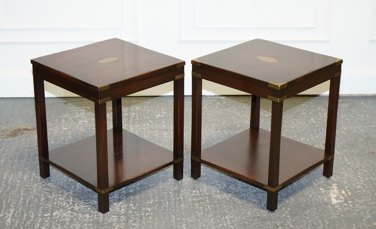 FINE ENGLISH PAIR OF BEVAN FUNNELL MILITARY CAMPAIGN NiGHTSTANDS END SIDE TABLES