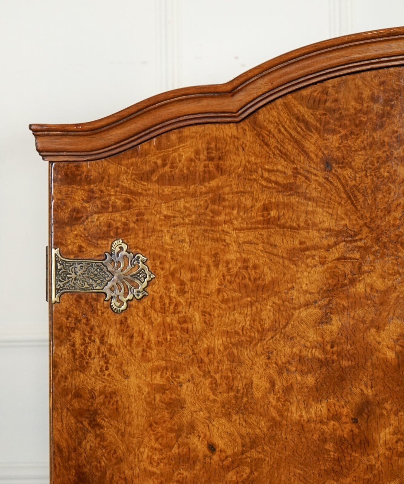 LOVELY 1920'S ART DECO BURR WALNUT WARDROBE WITH TWO DRAWERS QUEEN ANNE LEGS