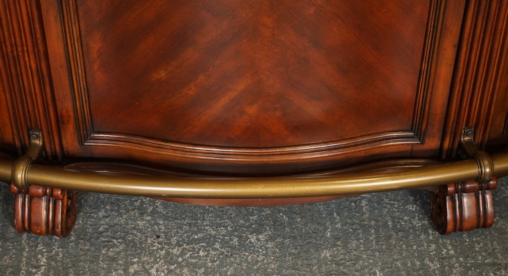 STUNNING HOWARD & MILLER STYLE AMERICAN BAR WITH GRANITE TOP & PAIR OF BARSTOOLS