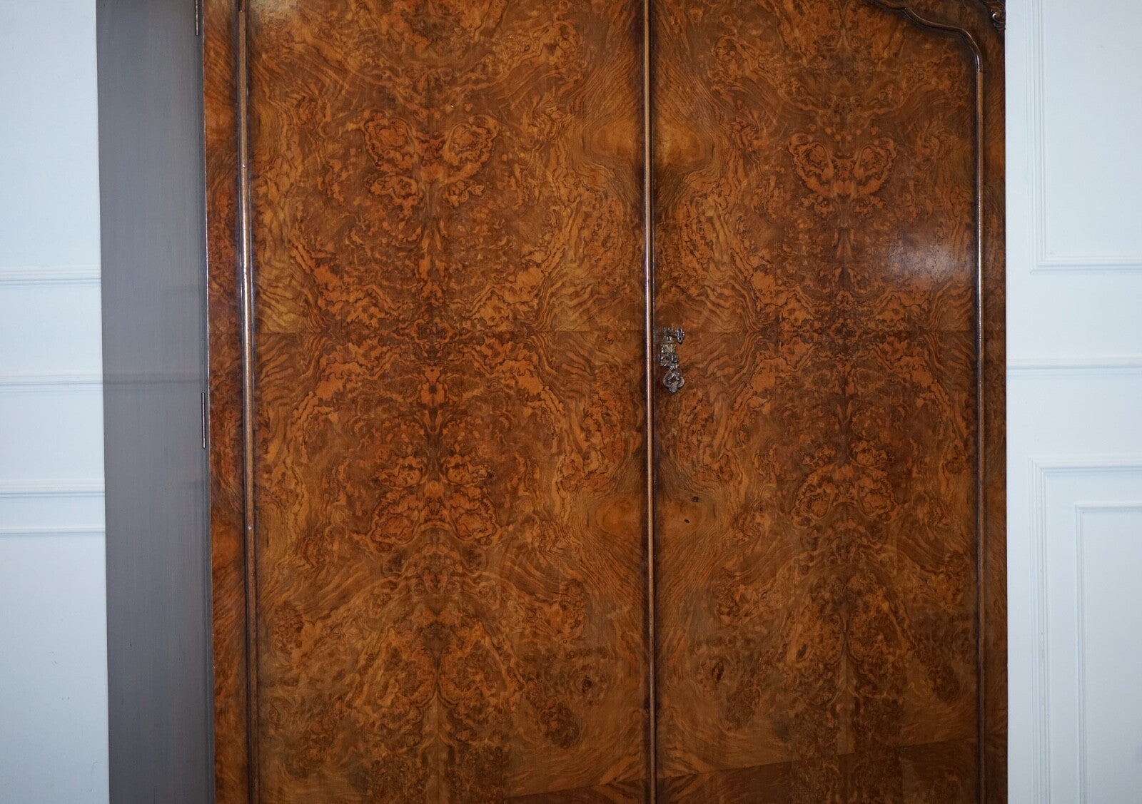 GORGEOUS ART DECO BURR WALNUT DOUBLE WARDROBE WITH MiRROR
