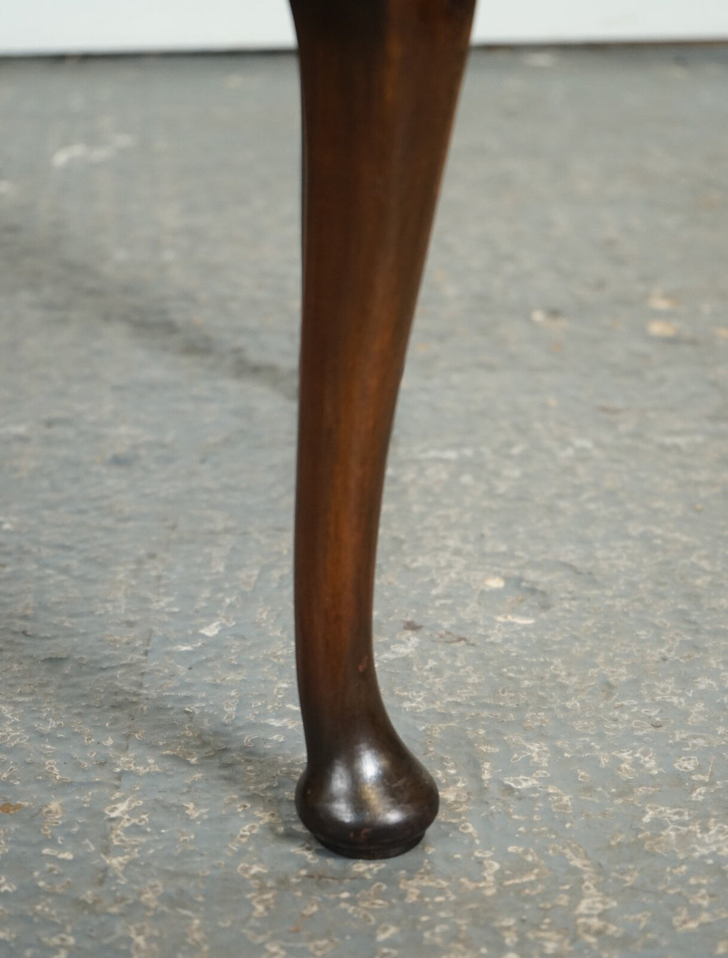 LOVELY SMALL PIE CRUST SHAPED EDGES HARDWOOD SIDE TABLE J1