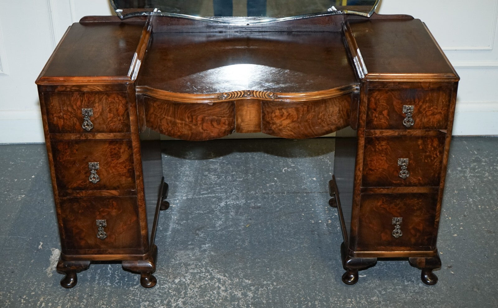 ANTIQUE 1920'S ART DECO BURR WALNUT DRESSING TABLE WITH LARGE MIRROR