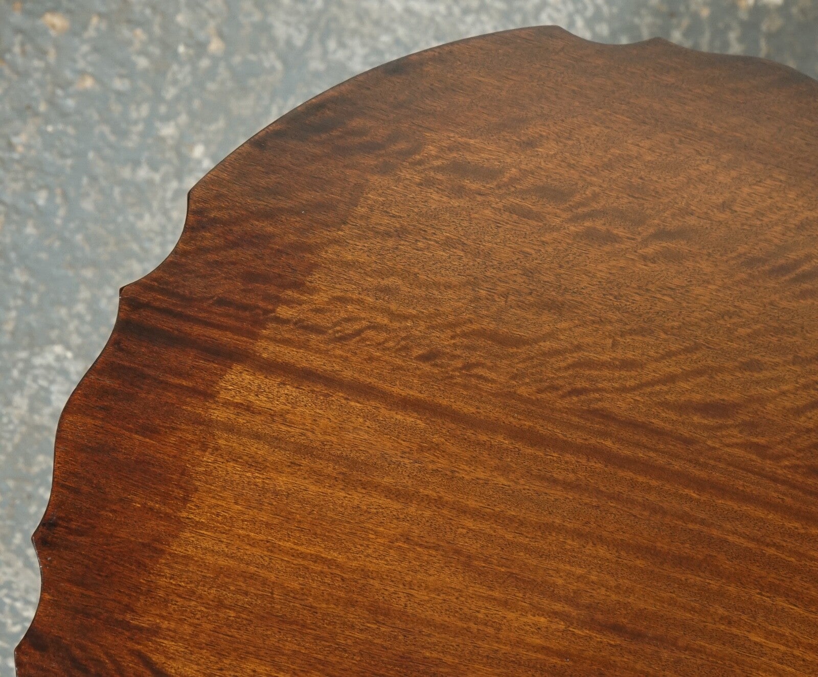 LOVELY SMALL PIE CRUST SHAPED EDGES HARDWOOD SIDE TABLE J1
