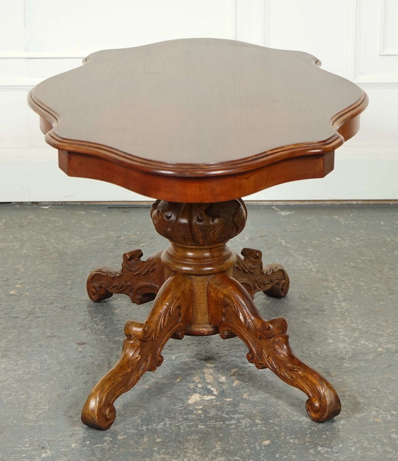 VINTAGE ITALIAN WALNUT BAROQUE COFFEE TABLE J1