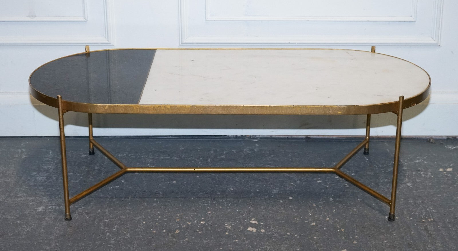 CONTEMPORARY ITALIAN TWO TONE MARBLE & LIMESTONE COFFEE TABLE ON METAL GOLD LEGS