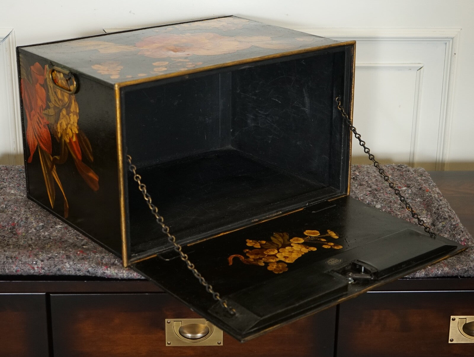 VERY DECORATIVE VINTAGE SHAW & SONS METAL FLORAL HAND PAINTED DESIGN STORAGE BOX