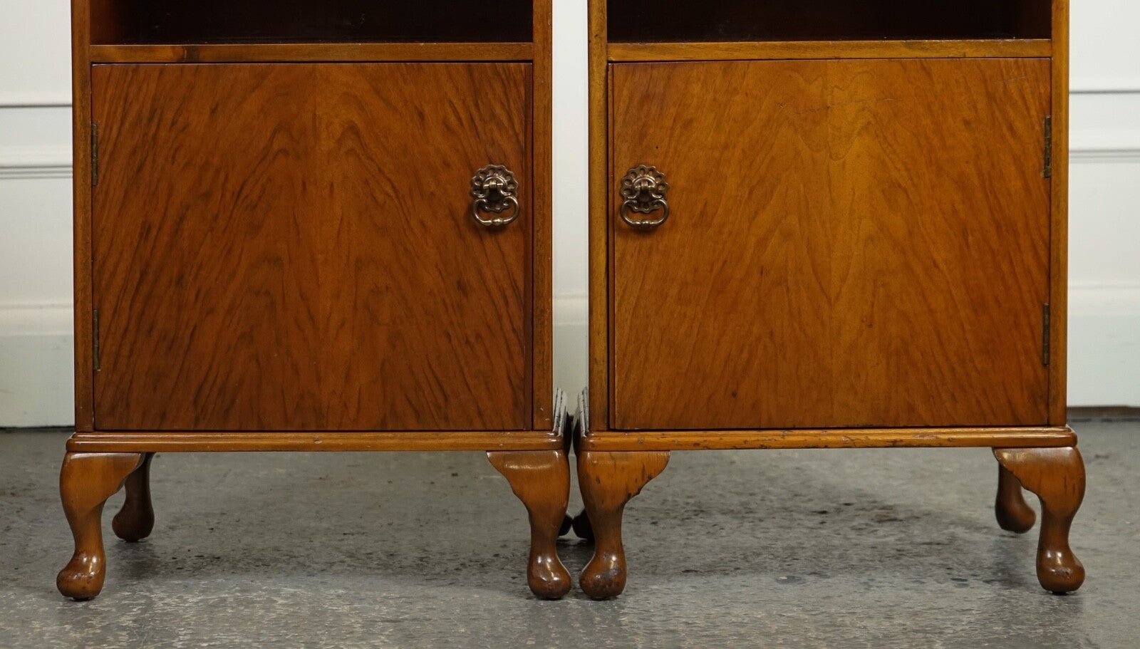 PAIR ART WALNUT DECO BEDSIDE NIGHTSTANDS WITH CUPBOARD QUEEN ANNE LEGS J1