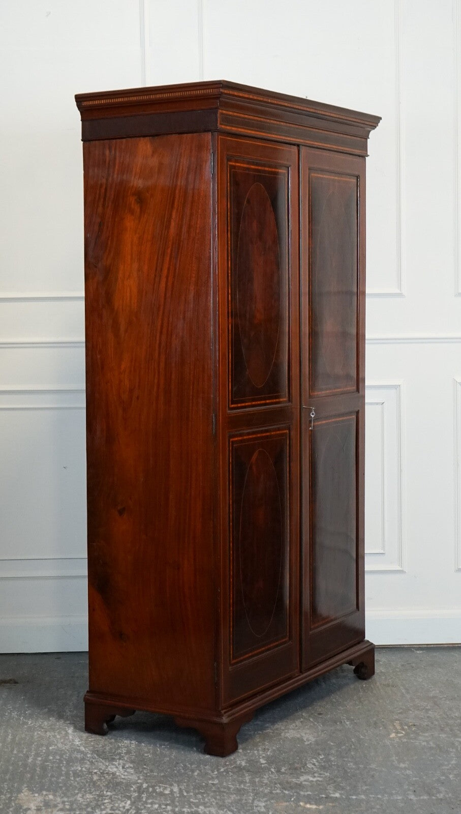 EDWARDIAN FLAMED HARDWOOD SHERATON REVIVAL DOUBLE WARDROBE J1