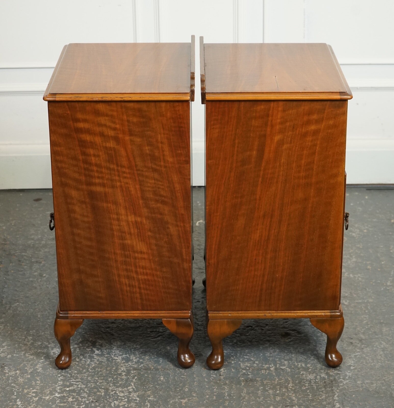 PAIR ART WALNUT DECO BEDSIDE NIGHTSTANDS WITH CUPBOARD QUEEN ANNE LEGS J1
