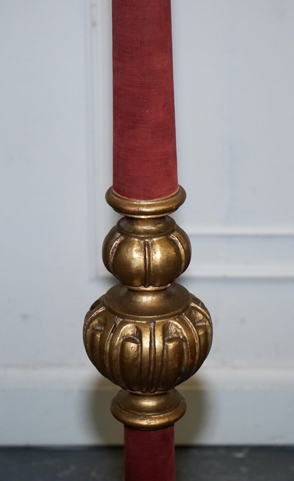 CIRCA 1940 ITALIAN RED FABRIC AND GILT FLOOR STANDING LAMP WITH ORIGINAL SHADE