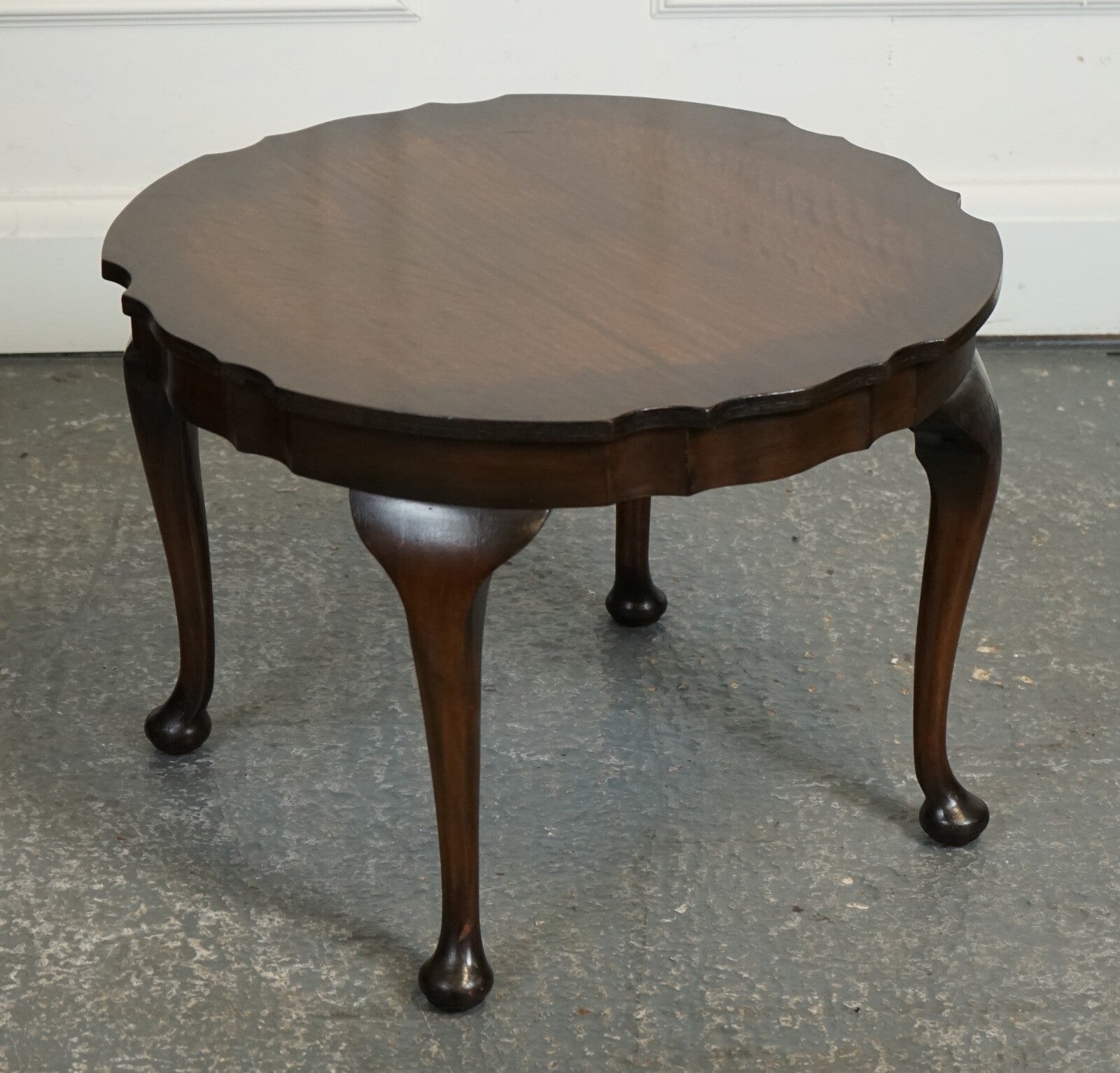LOVELY SMALL PIE CRUST SHAPED EDGES HARDWOOD SIDE TABLE J1
