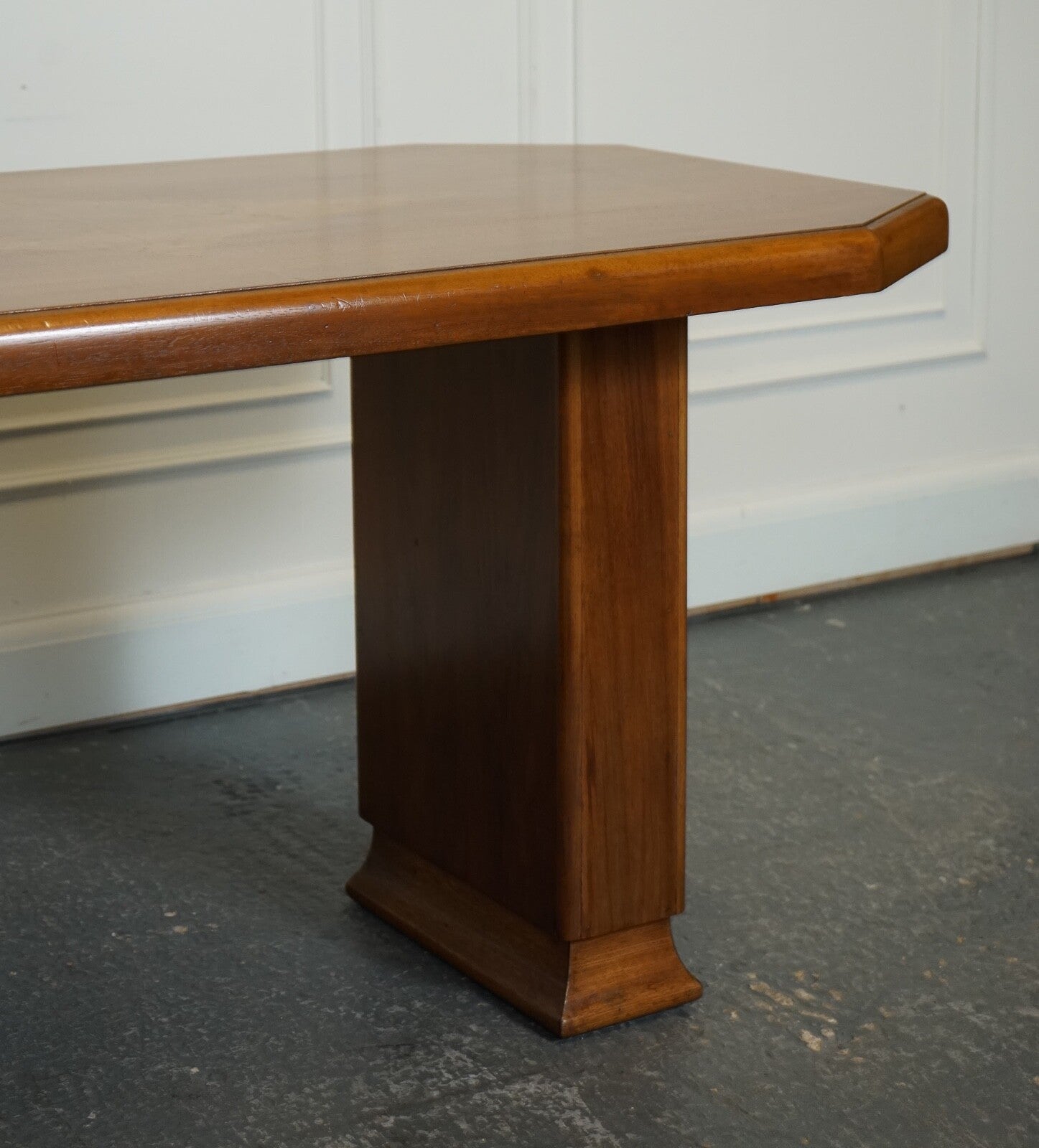 VINTAGE ART DECO WALNUT DINING TABLE 4 TO 6 PERSON J1