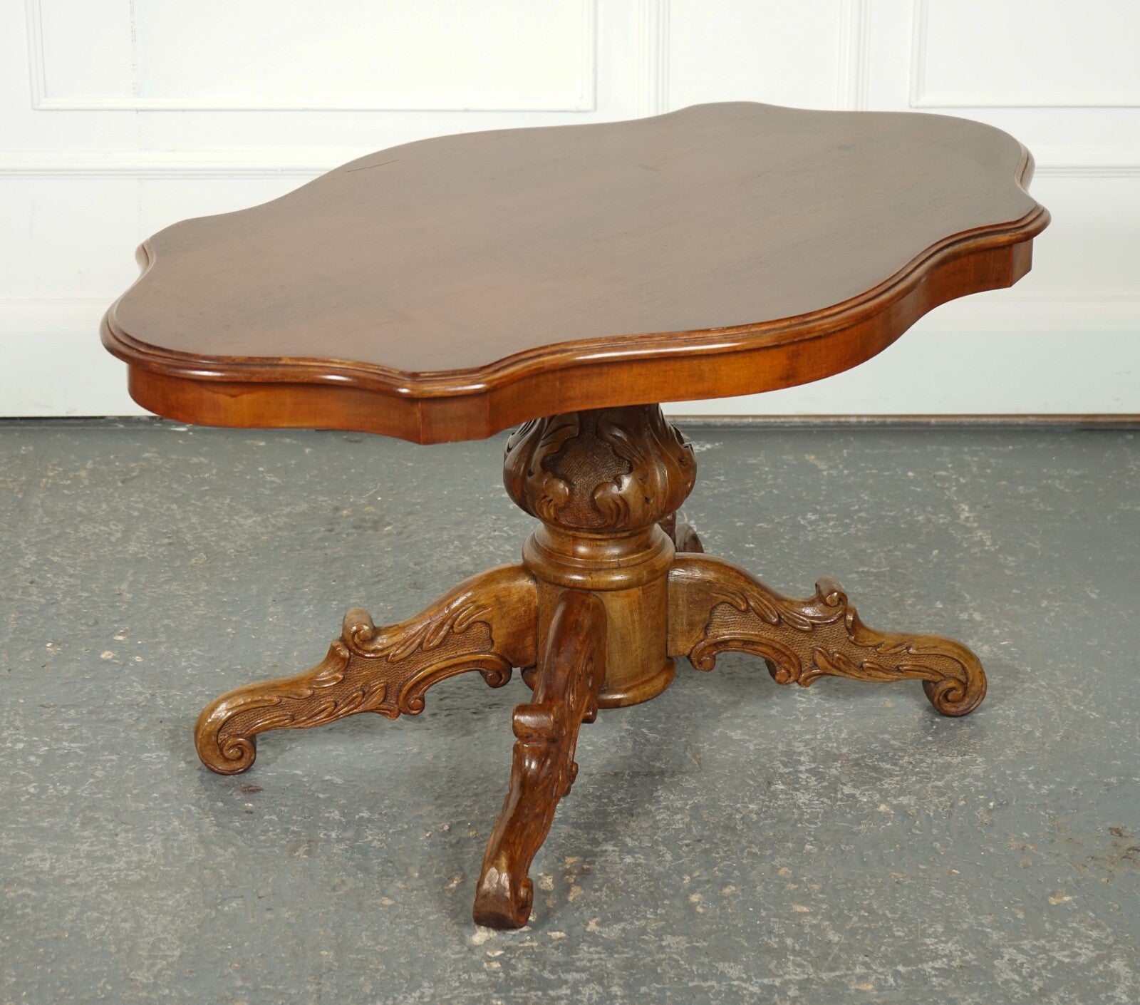 VINTAGE ITALIAN WALNUT BAROQUE COFFEE TABLE J1