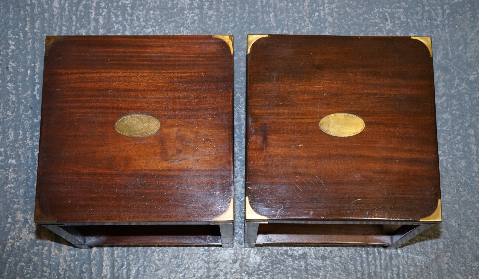 FINE ENGLISH PAIR OF BEVAN FUNNELL MILITARY CAMPAIGN NiGHTSTANDS END SIDE TABLES