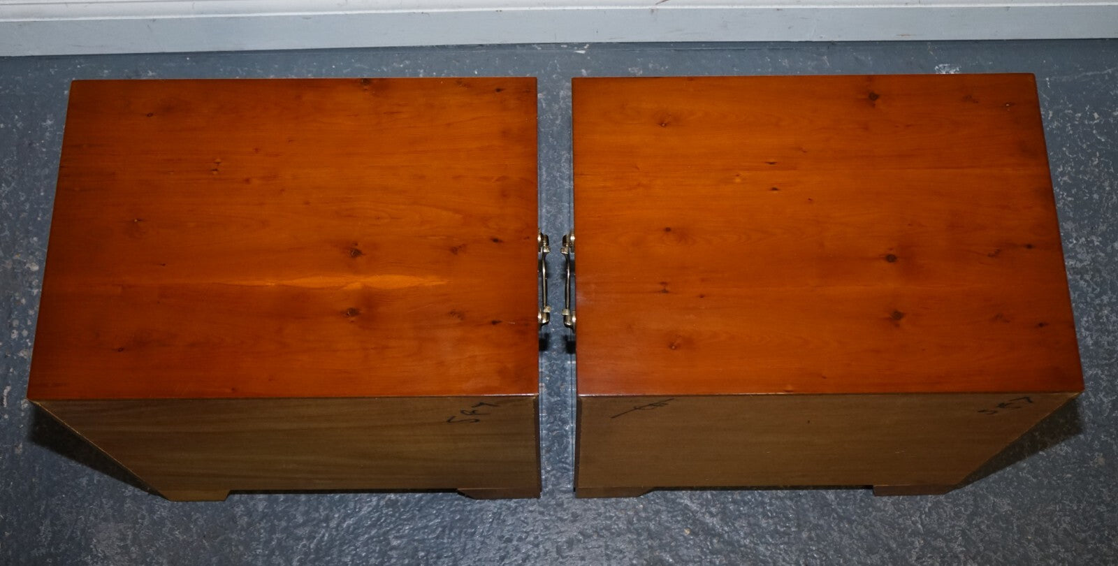 PAIR OF VINTAGE MILITARY CAMPAIGN YEW WOOD CHEST OF DRAWERS END TABLES