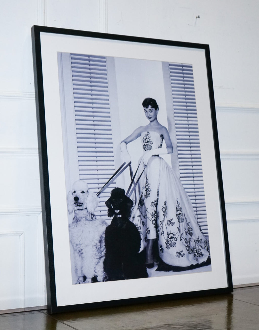 FRAMED PRINT OF AUDREY HEPBURN IN THE SiLK ORGANDY BALL GOWN