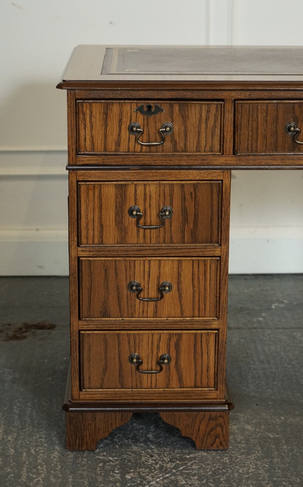 VINTAGE OAK OFFICE PEDESTAL DESK BROWN LEATHER TOP PART OF SUITE