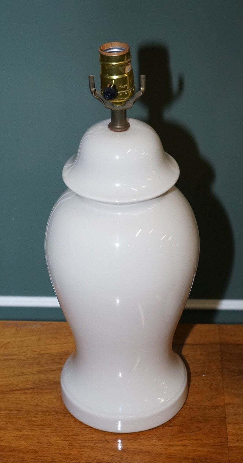 CIRCA 1970s VINTAGE CREAM COLOURED PORCELAIN PAIR OF LAMPS