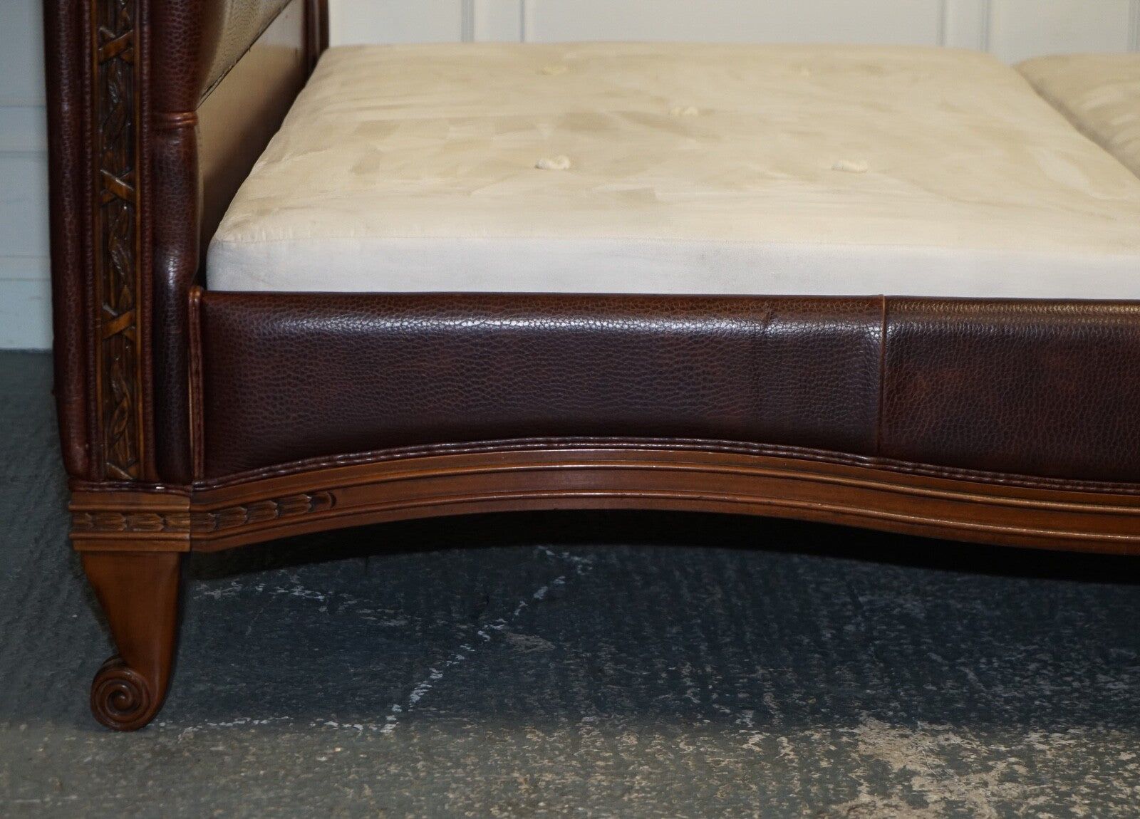 STUNNING KING SIZE BONAPARTE CARVED LEATHER BED AND SO TO BED RRP £14,000