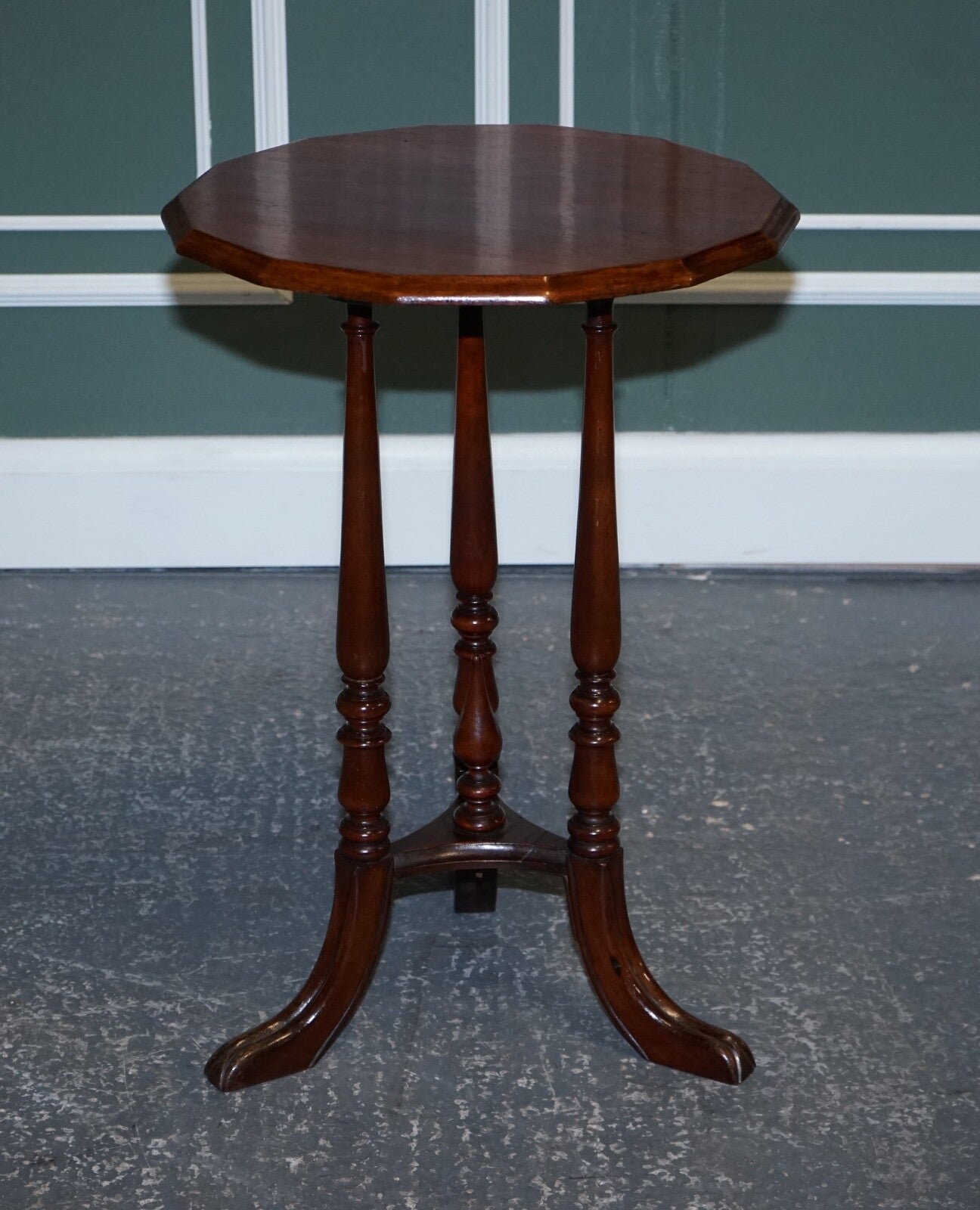 LOVELY RESTORED HARDWOOD HEXAGON SIDE TABLE WITH CURVED SPADE FEET