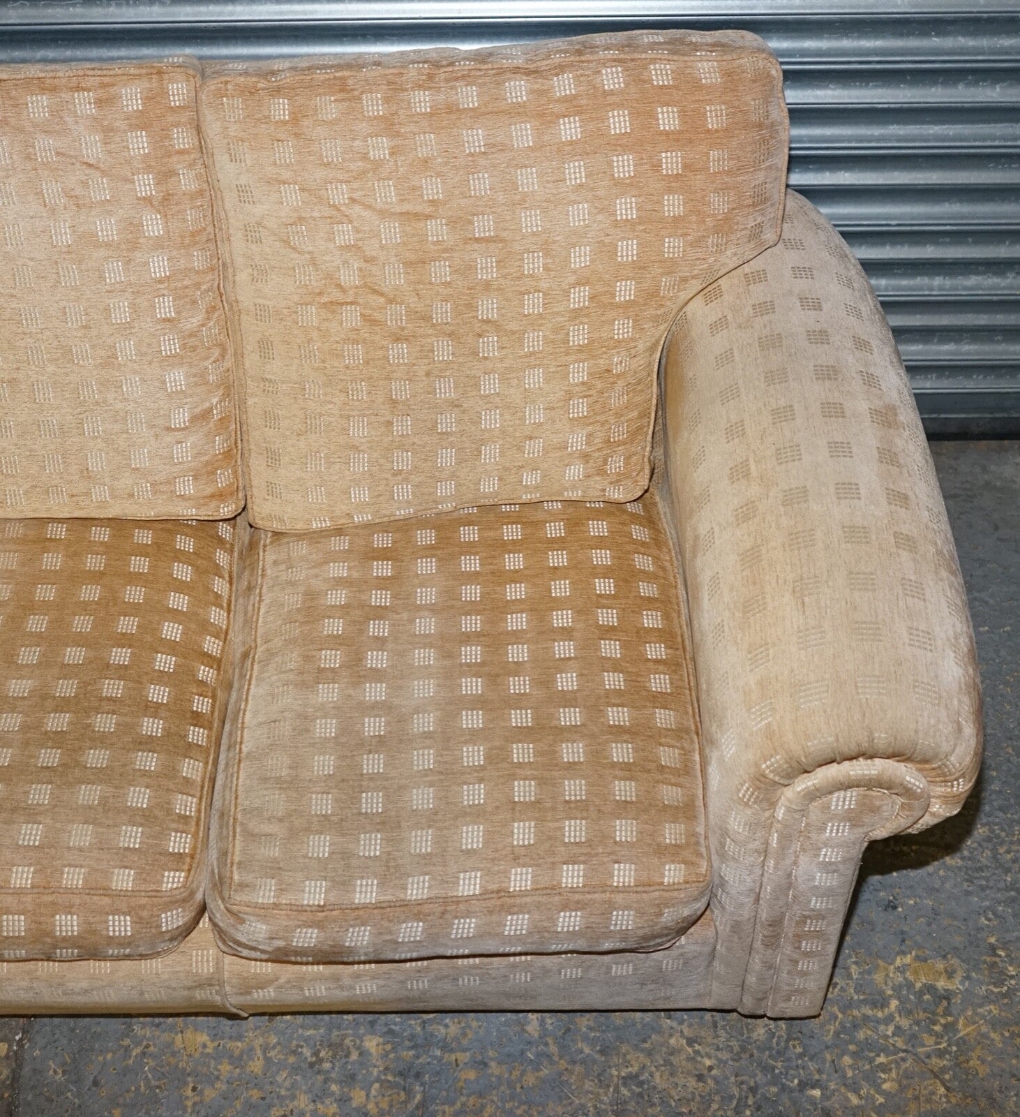 STUNNING DURESTA THREE SEATER WALDORF SOFA IN GOLD CHECKERED FABRIC