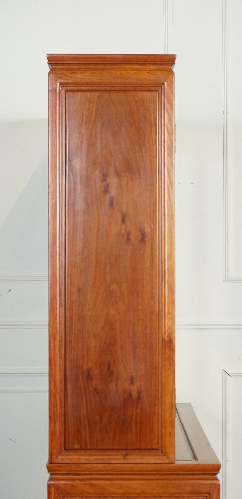 LARGE VINTAGE ORIENTAL CHINESE CARVED SOLID HARDWOOD BOOKCASE DISPLAY CABINET