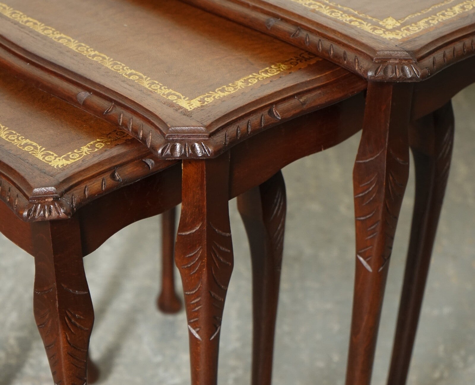 VINTAGE NEST OF TABLES QUEEN ANNE STYLE LEGS WITH BROWN EMBOSSED LEATHER TOP