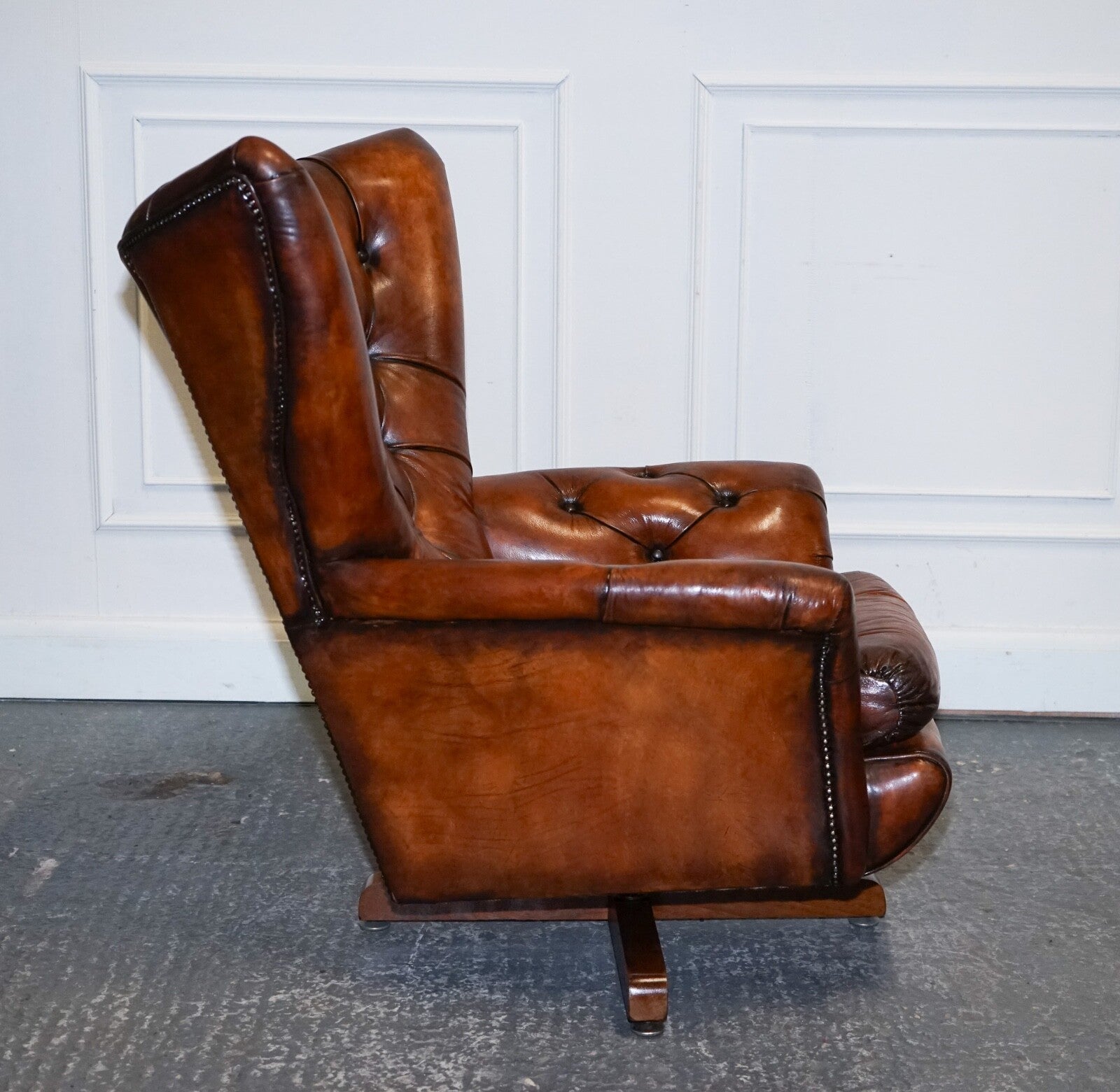 VINTAGE FULLY RESTORED HAND DYED BROWN LEATHER RETRO LOUNGE CHAIR AND FOOTSTOOL