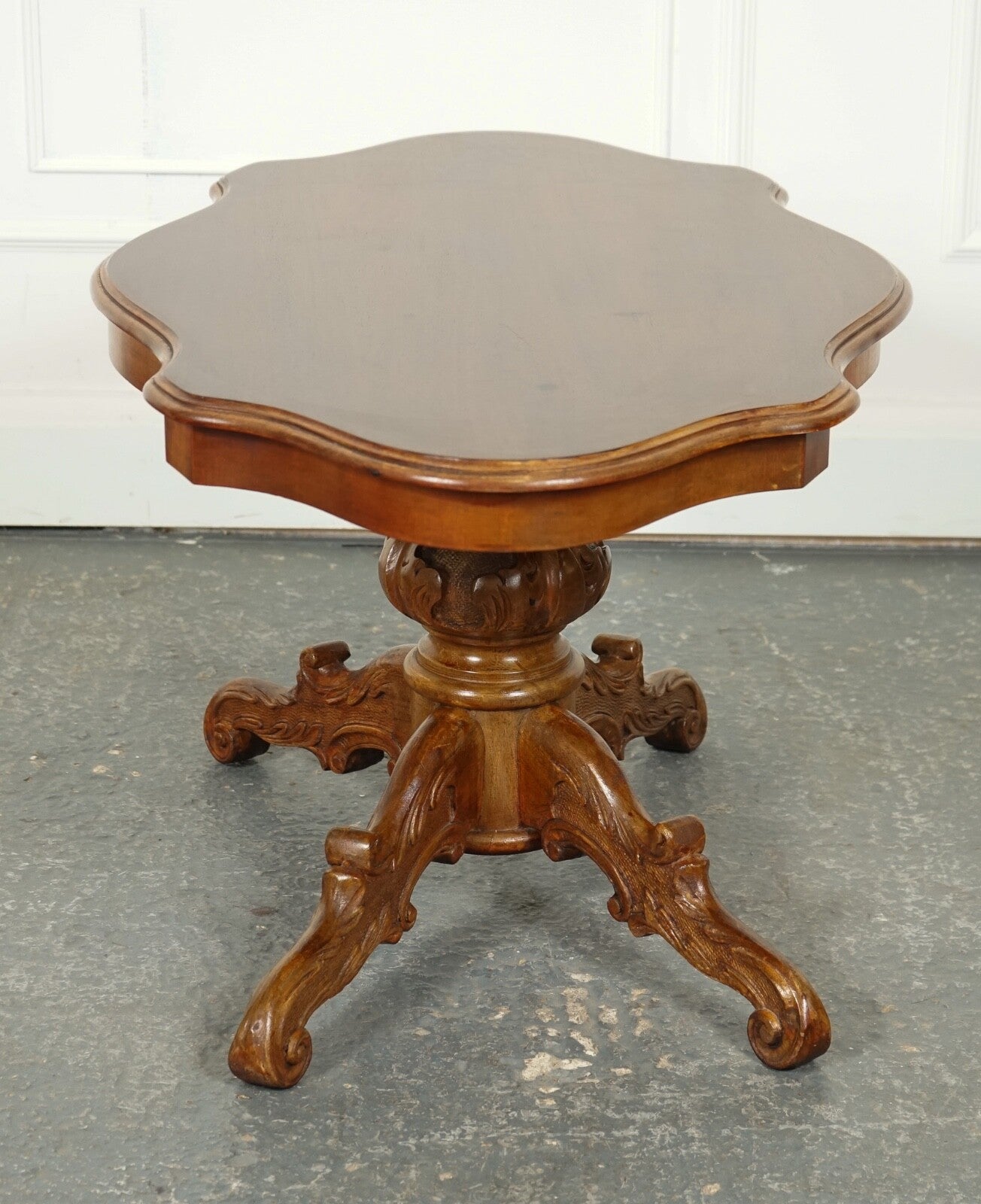 VINTAGE ITALIAN WALNUT BAROQUE COFFEE TABLE J1