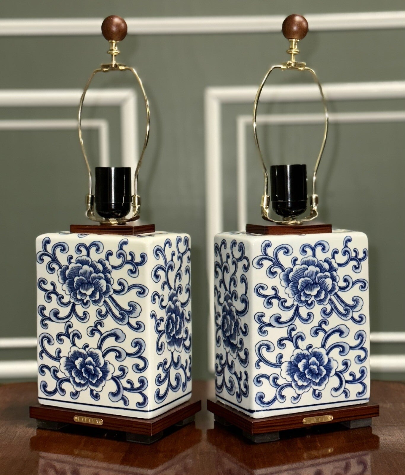 PAIR OF RALPH LAUREN BLUE & WHITE PORCELAIN TABLE LAMPS STUNNING CHINESE DESIGN