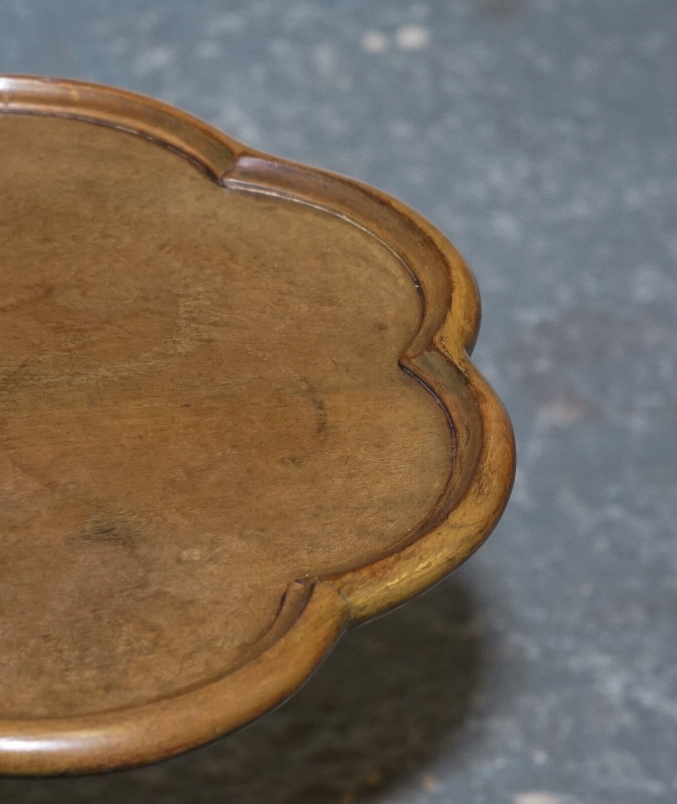 ANTIQUE WALNUT PIE CRUST WINE LAMP END SIDE OCCASIONAL TABLE WITH LOTS OF PATINA