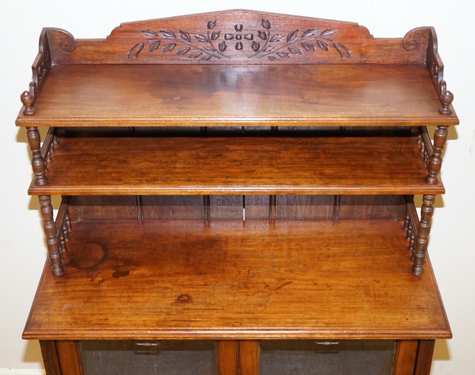 VICTORIA REGINA STAMPED HALLWAY WHATNOT SIDEBOARD GLAZED DOOR PORCELAIN CASTORS
