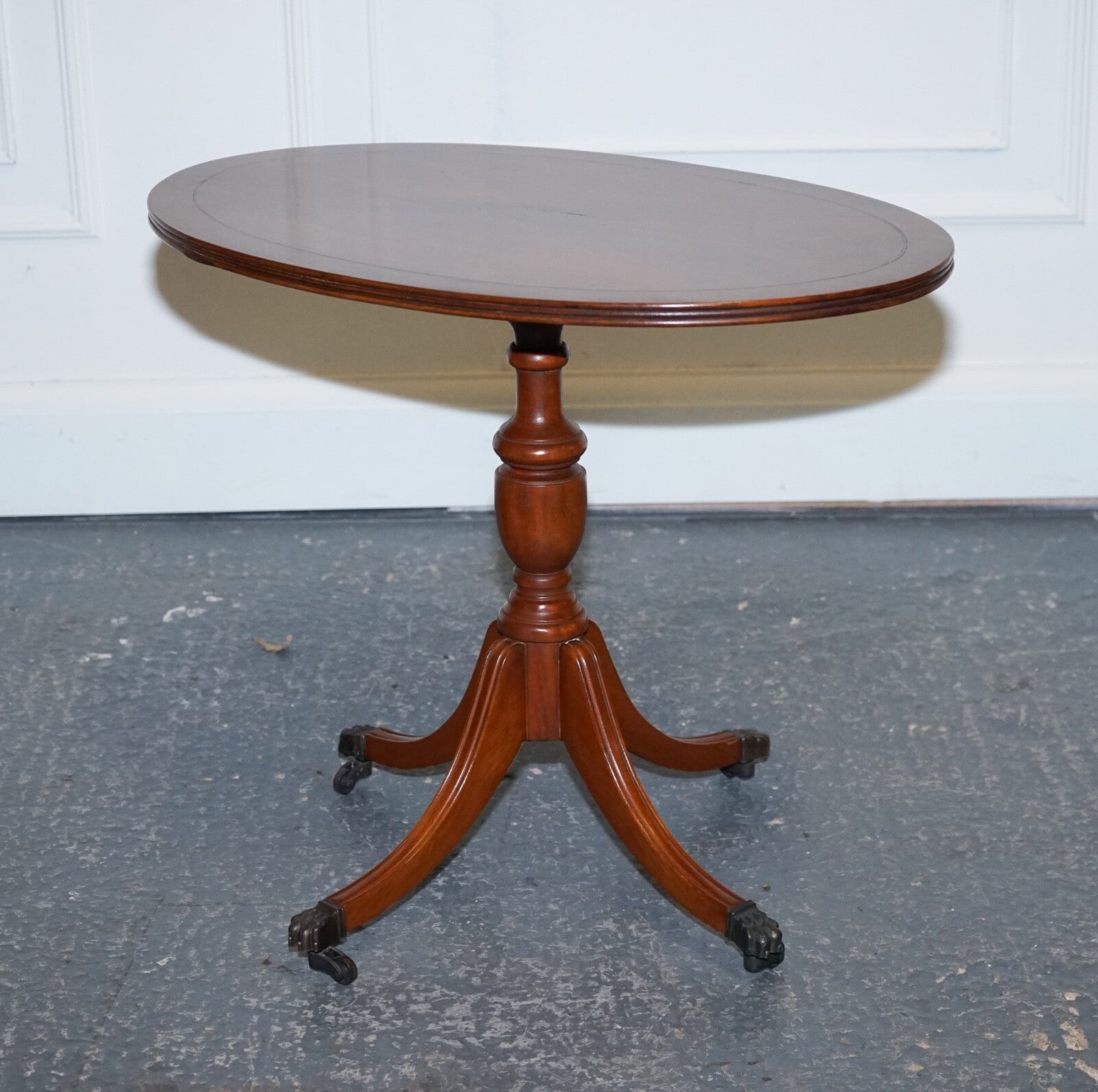 LOVELY VINTAGE OVAL BURR YEW WOOD SIDE TABLE ON TRIPOD LEGS