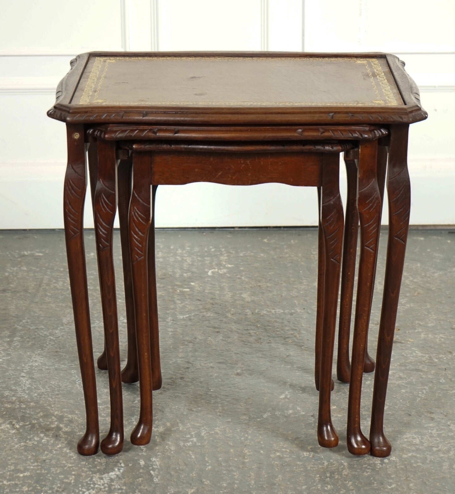 VINTAGE NEST OF TABLES QUEEN ANNE STYLE LEGS WITH BROWN EMBOSSED LEATHER TOP
