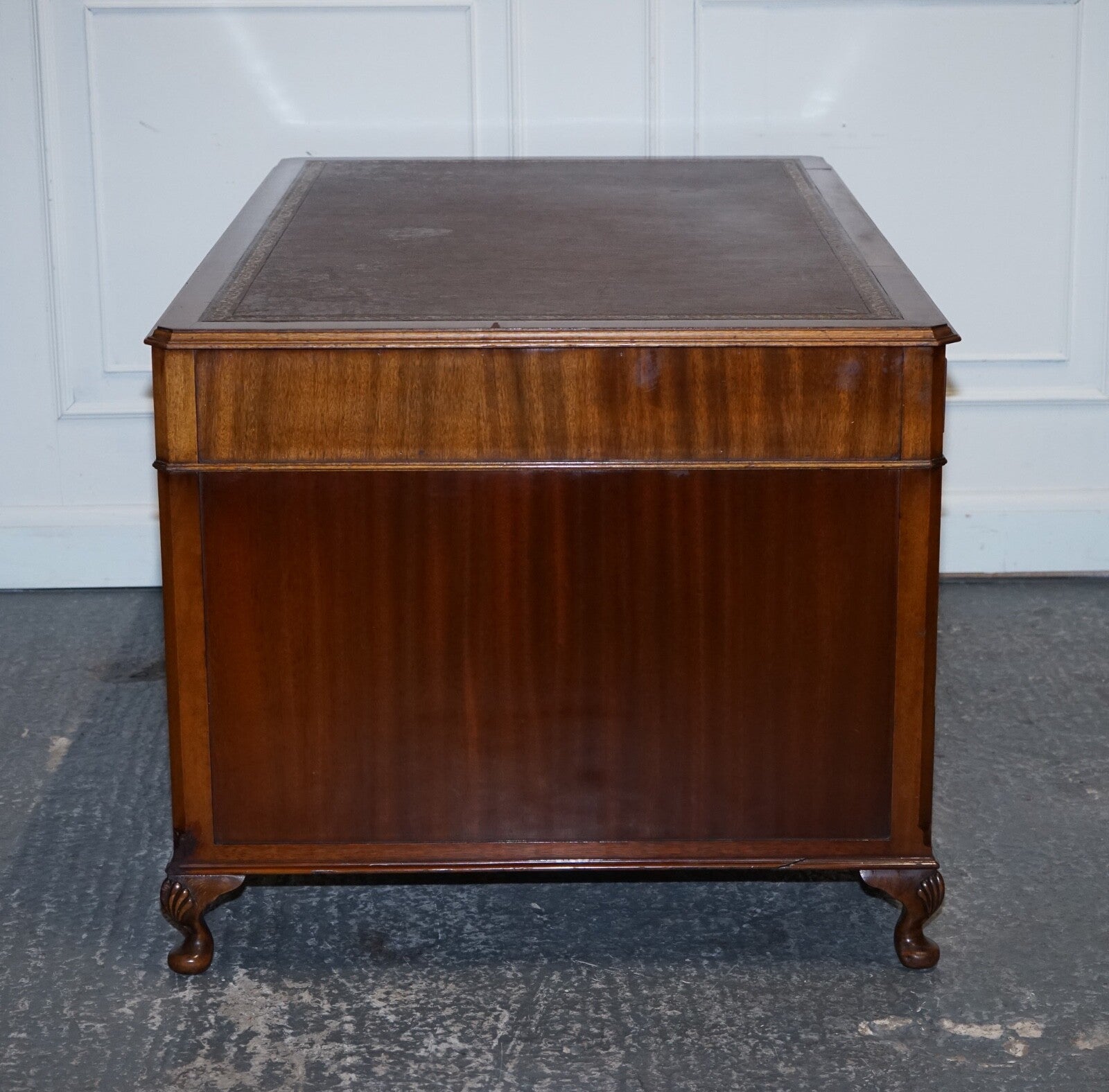 RARE GLOBE WERNICKE BURGUNDY EMBOSSED LEATHER TOP TWIN PEDESTAL DESK