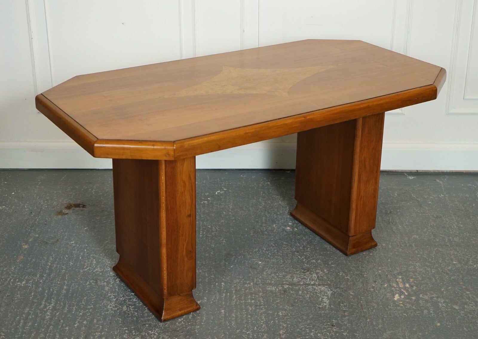 VINTAGE ART DECO WALNUT DINING TABLE 4 TO 6 PERSON J1