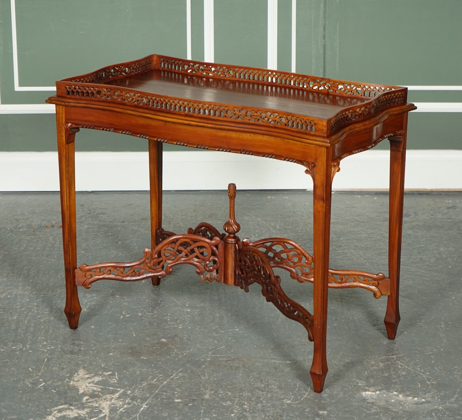 VERY FINE ANTIQUE MAHOGANY GEORGE III CHIPPENDALE STYLE CONSOLE SLIVER TABLE