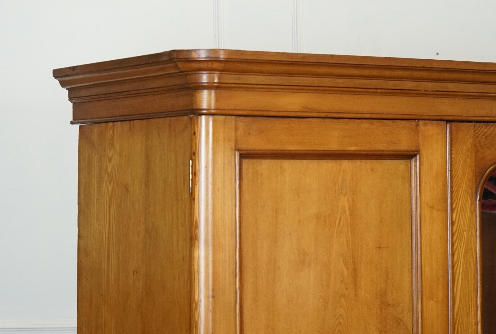LATE ANTIQUE VICTORIAN OAK TRIPLE WARDROBE MADE BY MARSH JONES & CRIBB CIRCA1890