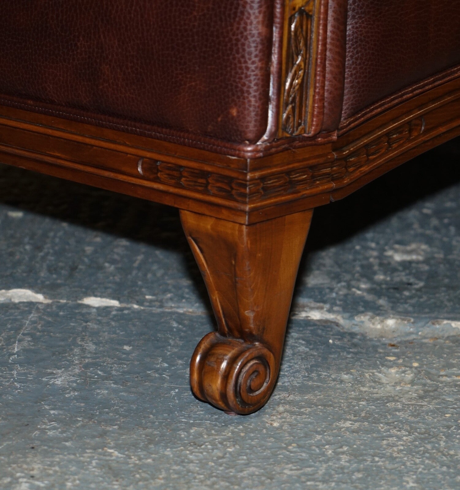 STUNNING KING SIZE BONAPARTE CARVED LEATHER BED AND SO TO BED RRP £14,000
